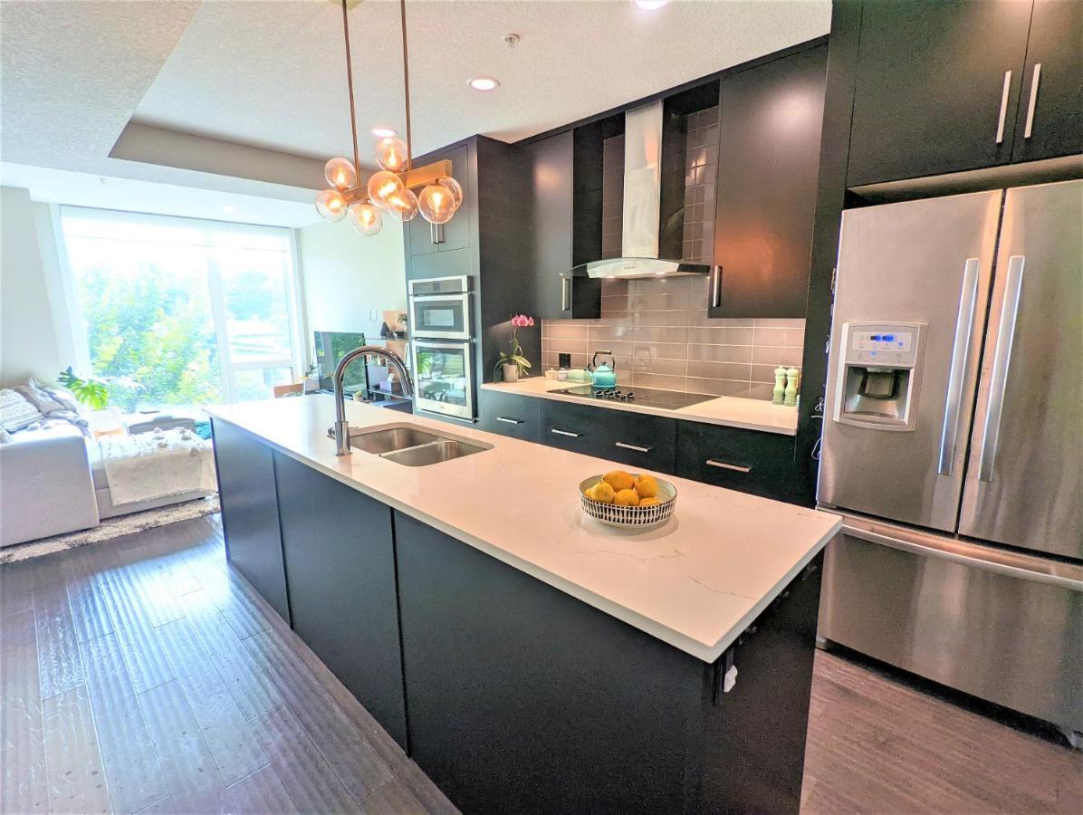 Monki Di Executive Suites: Luxury City Home with Rooftop Patio Calgary Exterior photo