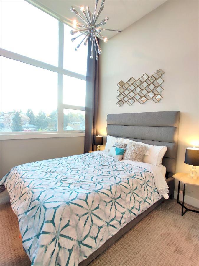 Monki Di Executive Suites: Luxury City Home with Rooftop Patio Calgary Exterior photo
