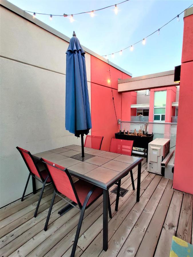 Monki Di Executive Suites: Luxury City Home with Rooftop Patio Calgary Exterior photo