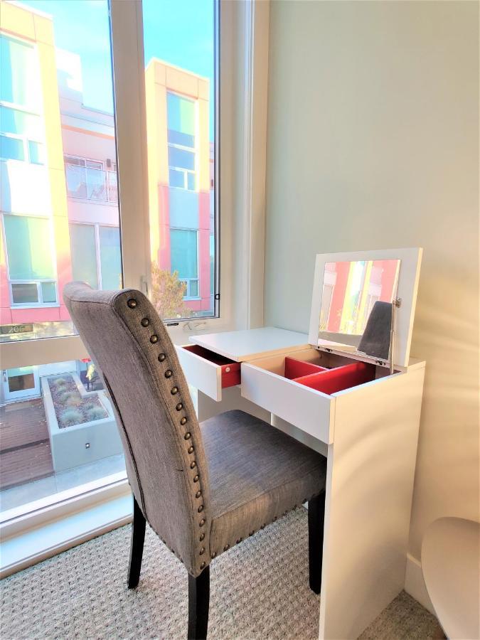 Monki Di Executive Suites: Luxury City Home with Rooftop Patio Calgary Exterior photo