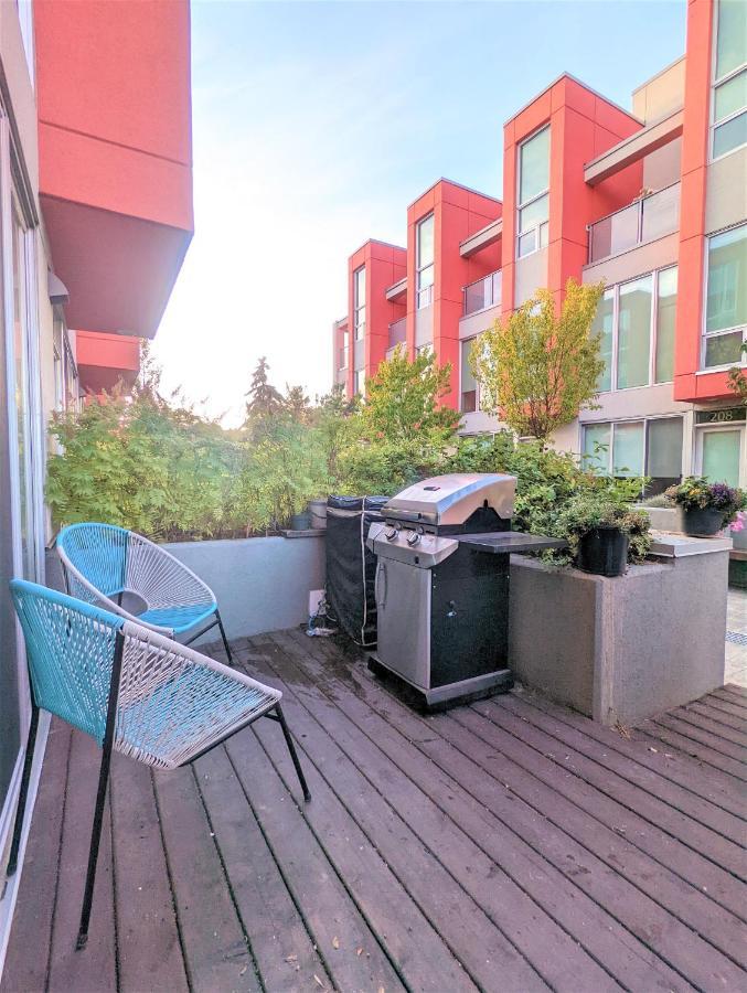 Monki Di Executive Suites: Luxury City Home with Rooftop Patio Calgary Exterior photo
