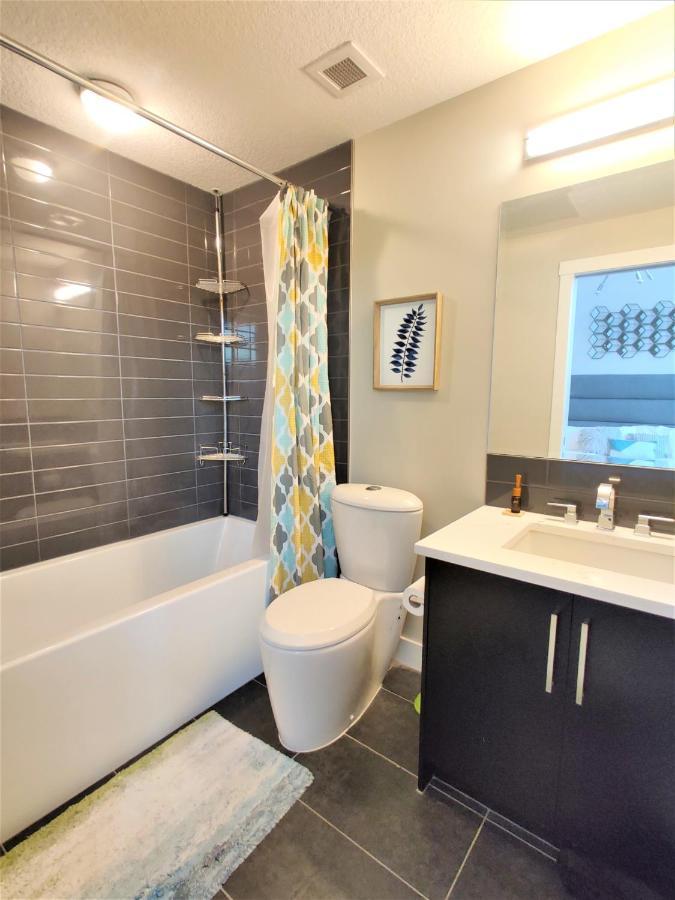 Monki Di Executive Suites: Luxury City Home with Rooftop Patio Calgary Exterior photo