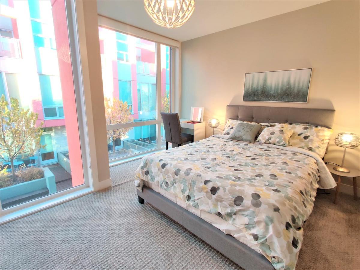 Monki Di Executive Suites: Luxury City Home with Rooftop Patio Calgary Exterior photo